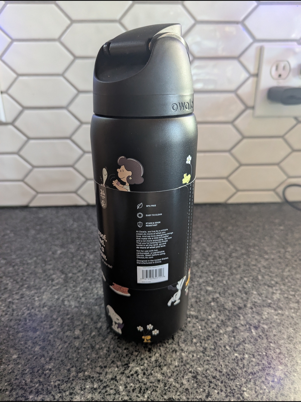 Owala Freesip Black Snoopy Water Bottle with Built-In Straw - Picture 3 of 4